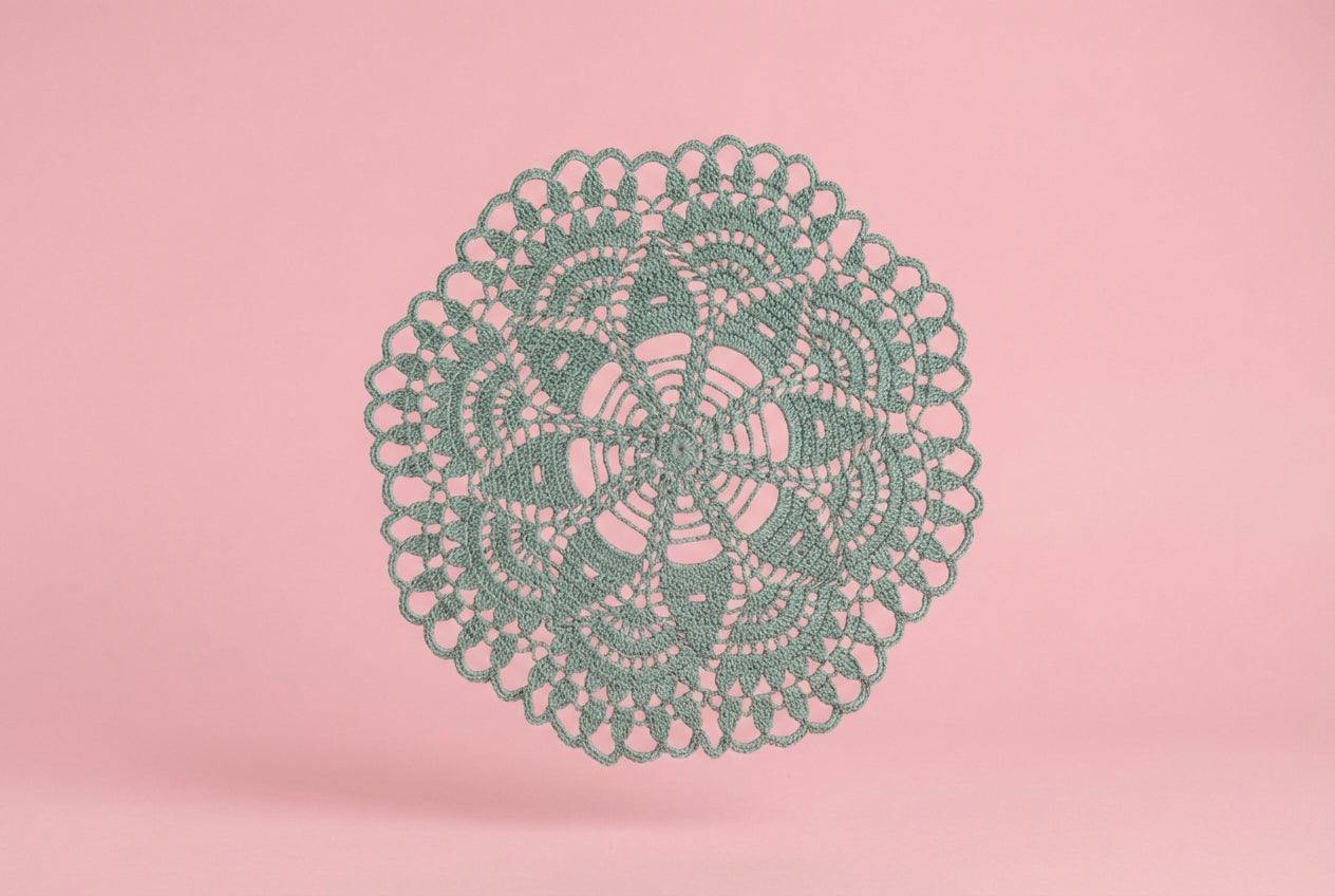 Nerta rankų darbo servetėlė (Ø 25 cm)