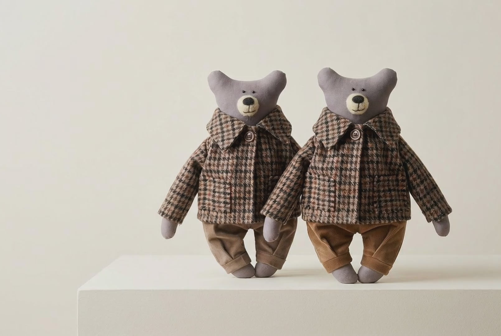 Rankų darbo meškiukai „Arnas ir Dominykas“